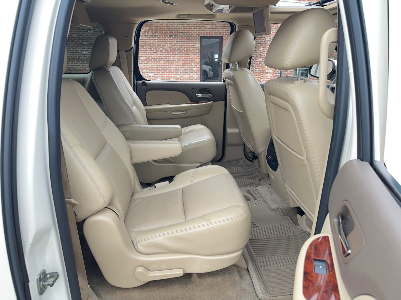 Chevrolet Suburban LTZ 1500 2WD 2012