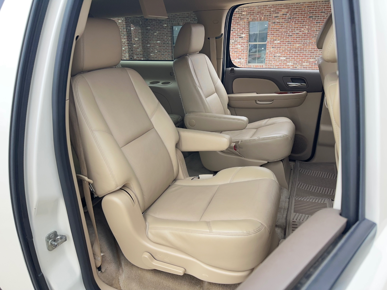 Chevrolet Suburban LTZ 1500 2WD 2012