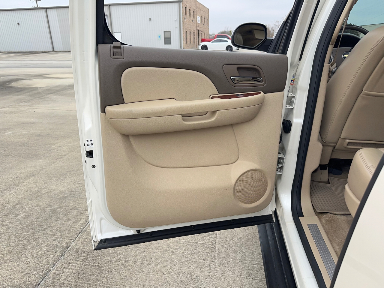 Chevrolet Suburban LTZ 1500 2WD 2012