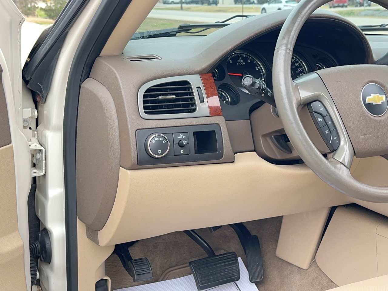 Chevrolet Suburban LTZ 1500 2WD 2012