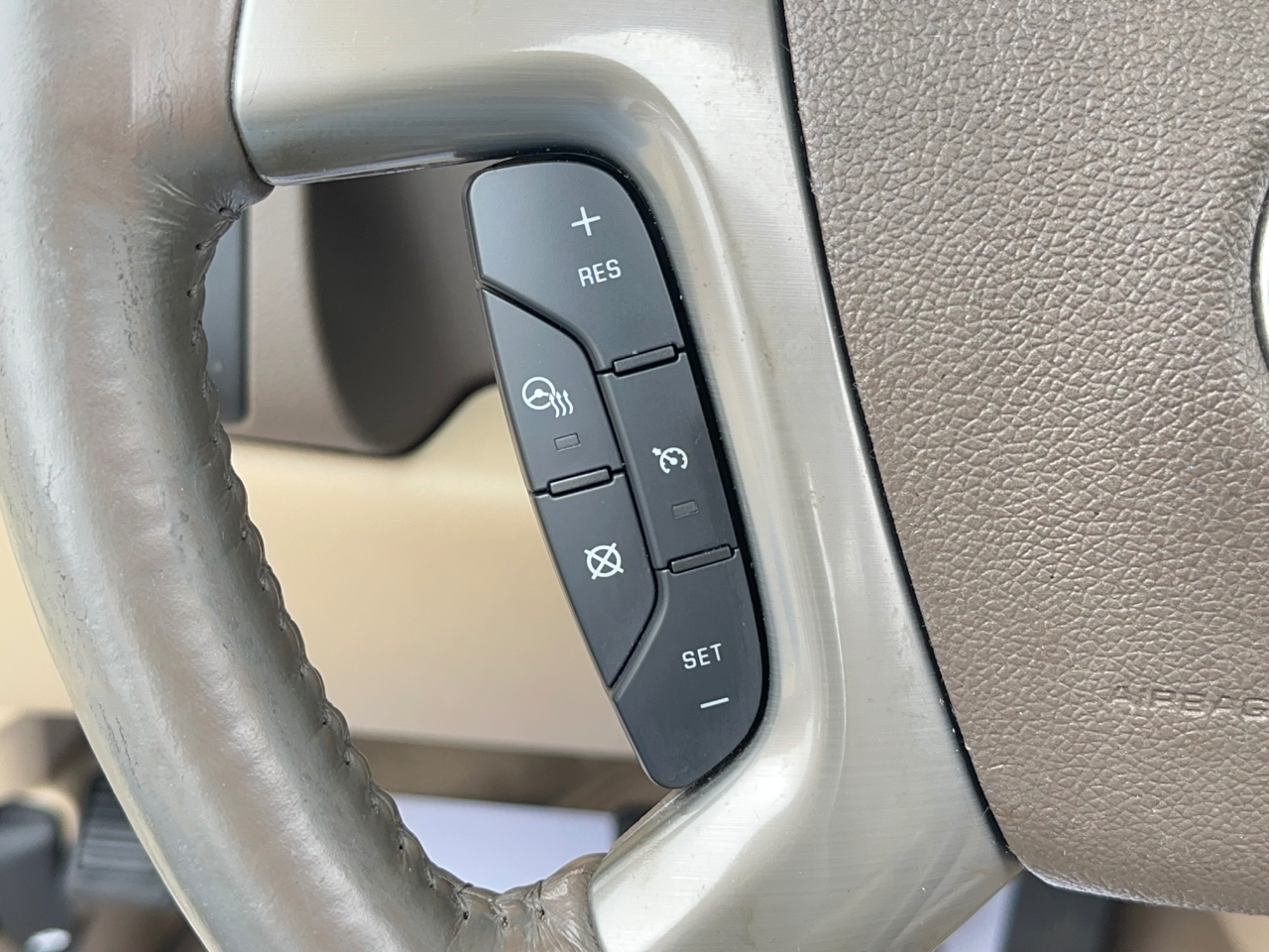 Chevrolet Suburban LTZ 1500 2WD 2012