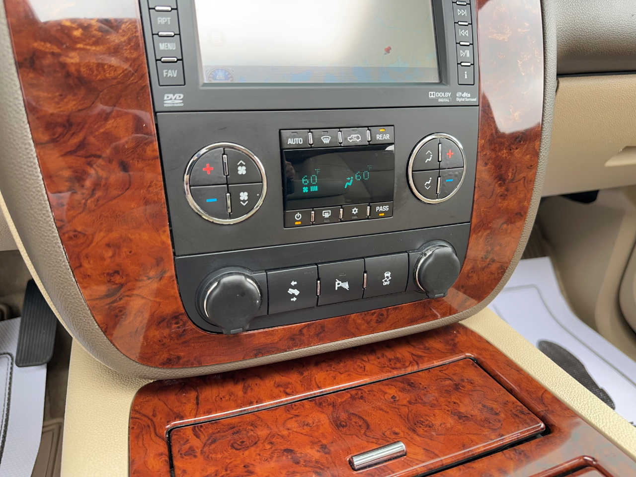 Chevrolet Suburban LTZ 1500 2WD 2012