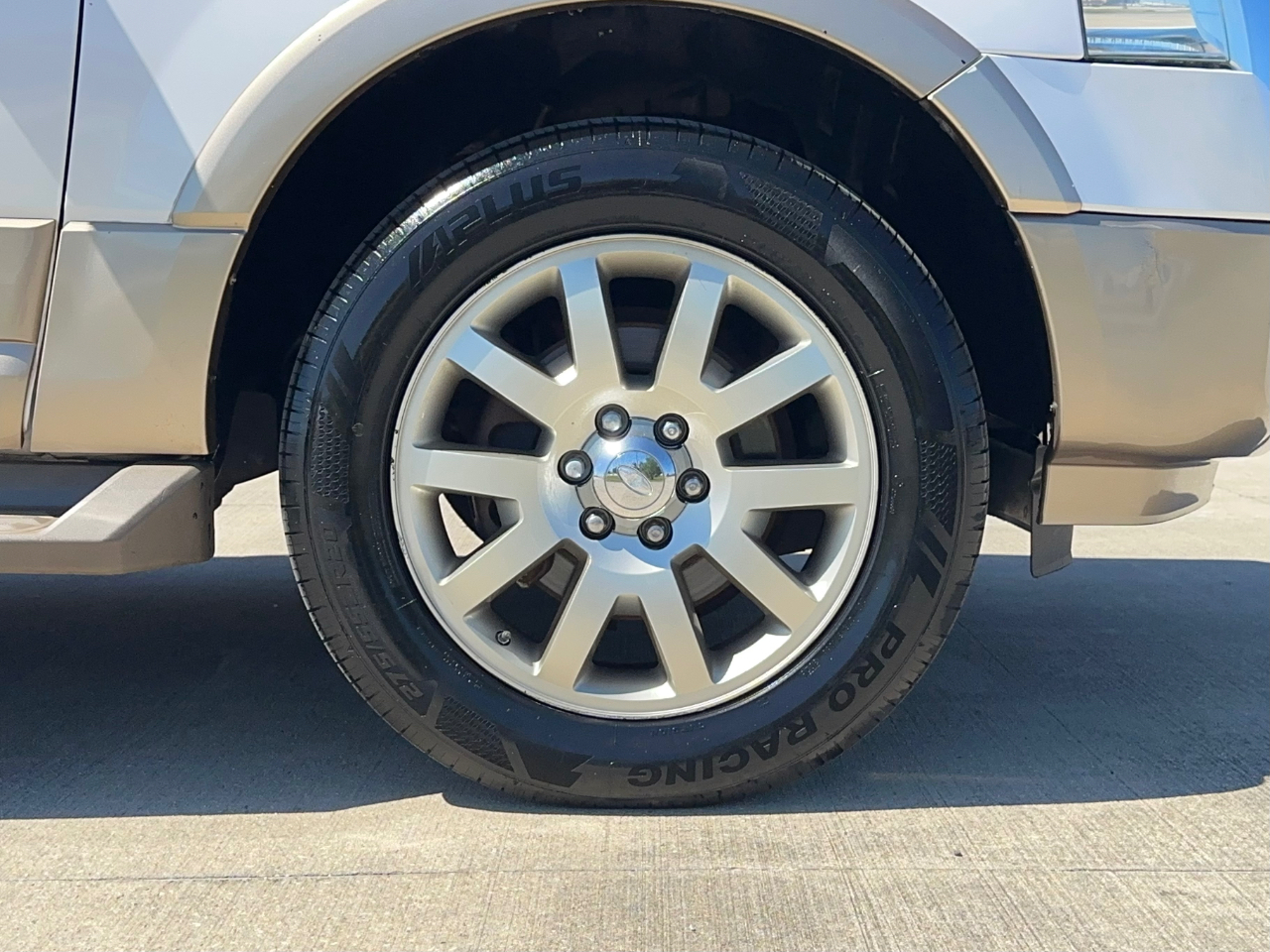 Ford Expedition EL XLT 2011