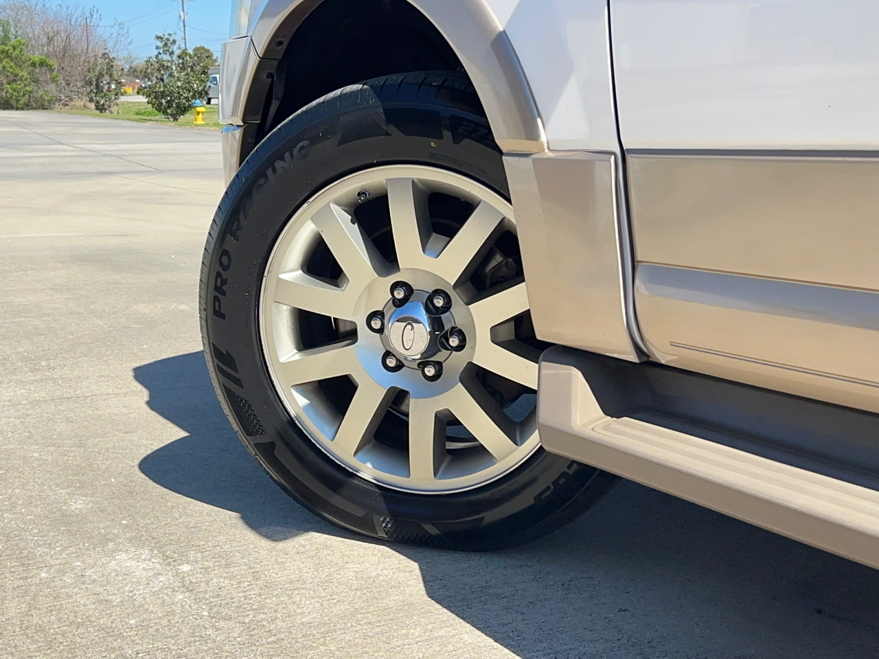 Ford Expedition EL XLT 2011