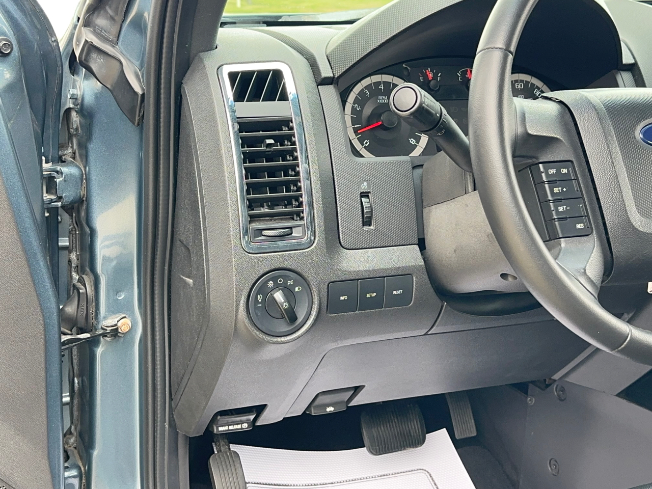 Ford Escape Limited FWD 2012