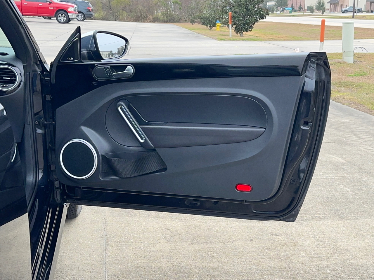 Volkswagen Beetle  2013