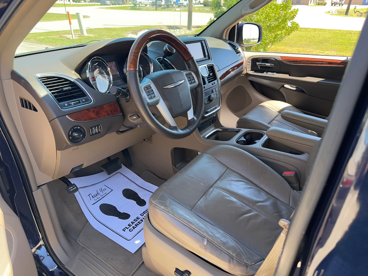 Chrysler Town & Country Limited 2012