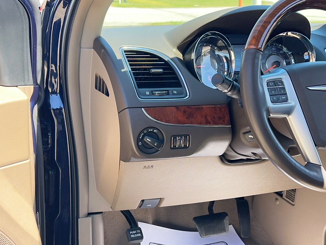 Chrysler Town & Country Limited 2012