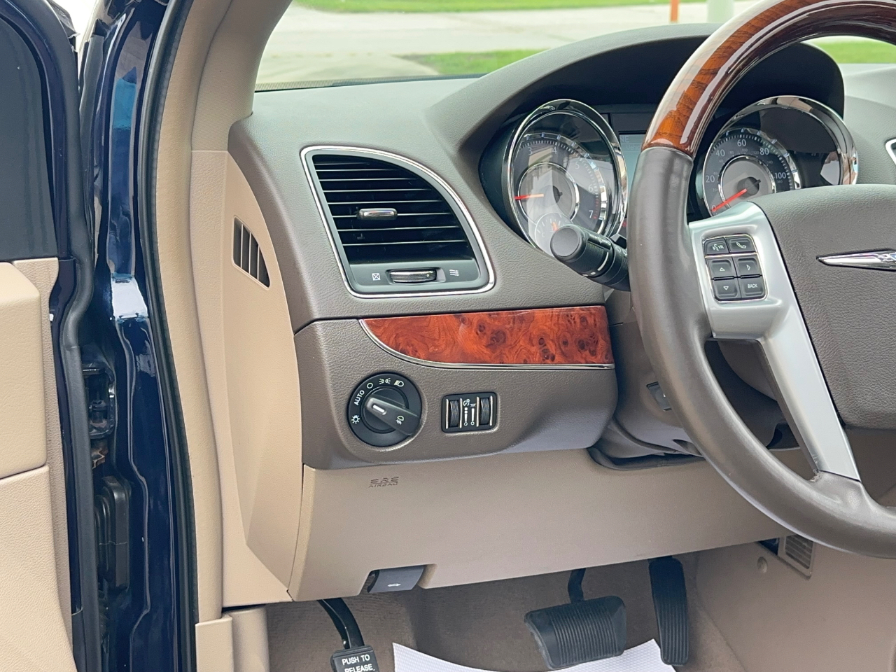 Chrysler Town & Country Limited 2012