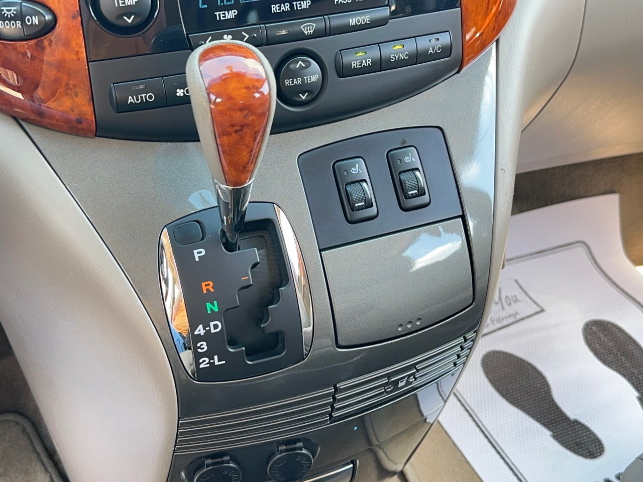 Toyota Sienna XLE Limited FWD 2008