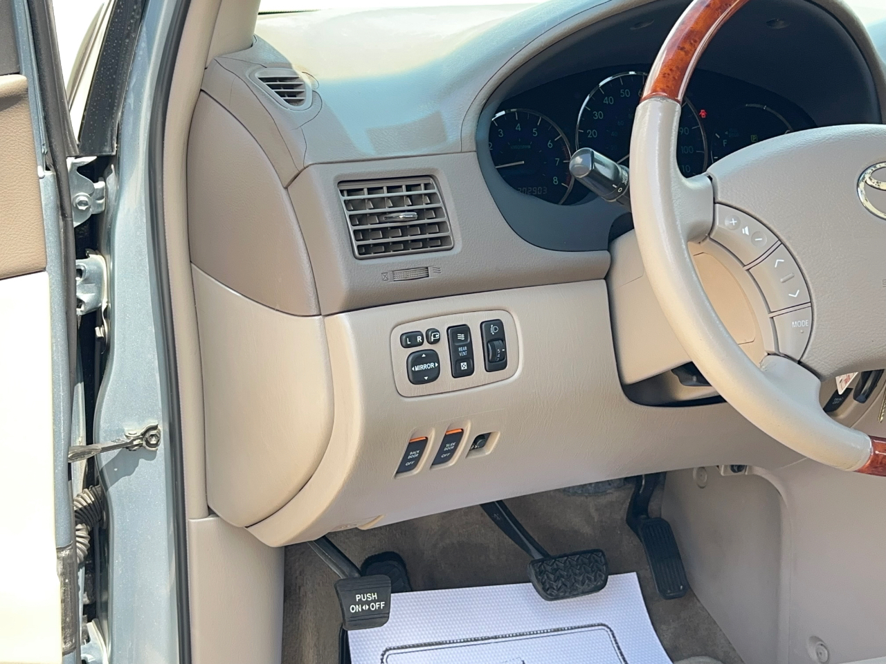 Toyota Sienna XLE Limited FWD 2008