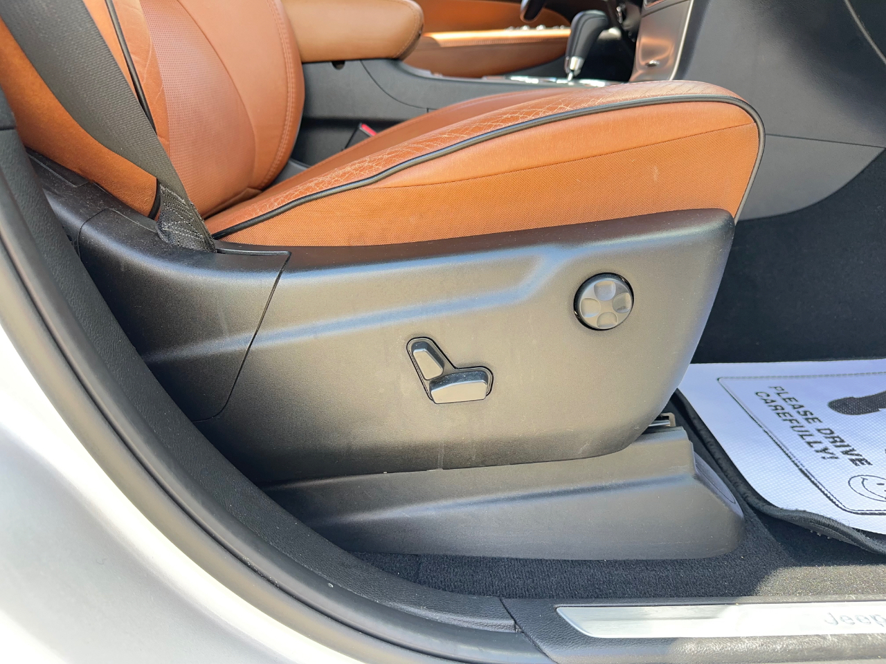 Jeep Grand Cherokee Overland 2WD 2012