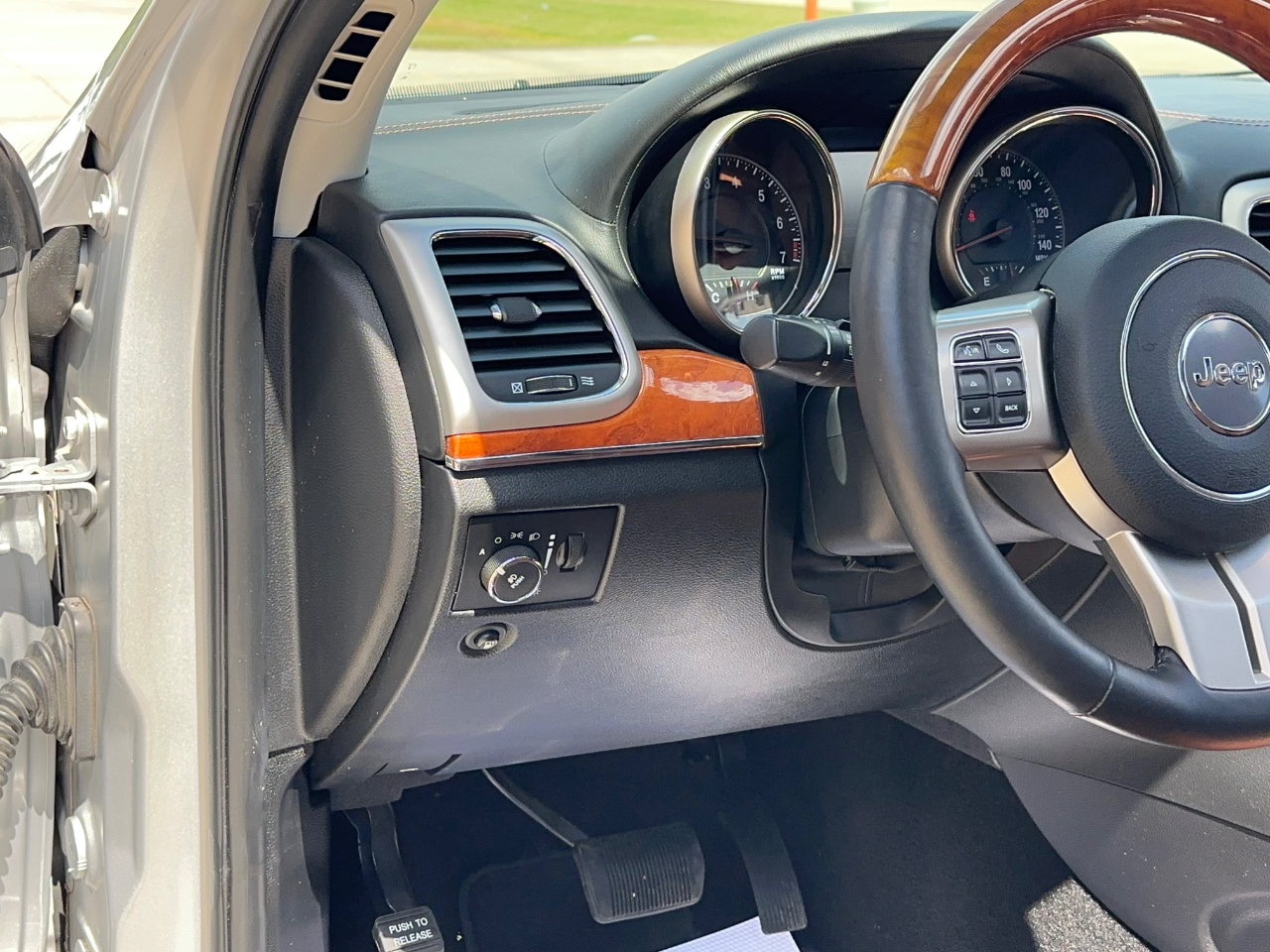 Jeep Grand Cherokee Overland 2WD 2012