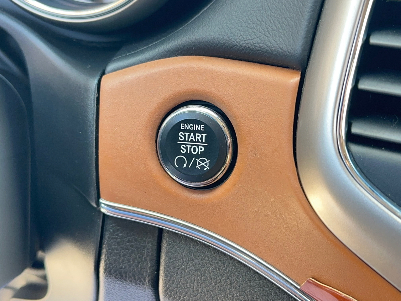 Jeep Grand Cherokee Overland 2WD 2012