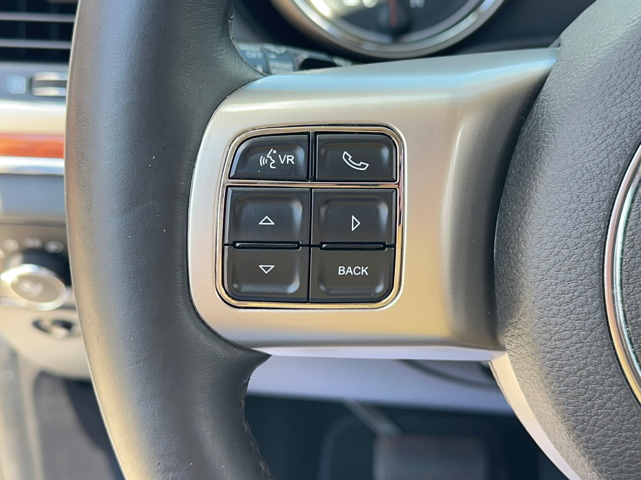 Jeep Grand Cherokee Overland 2WD 2012