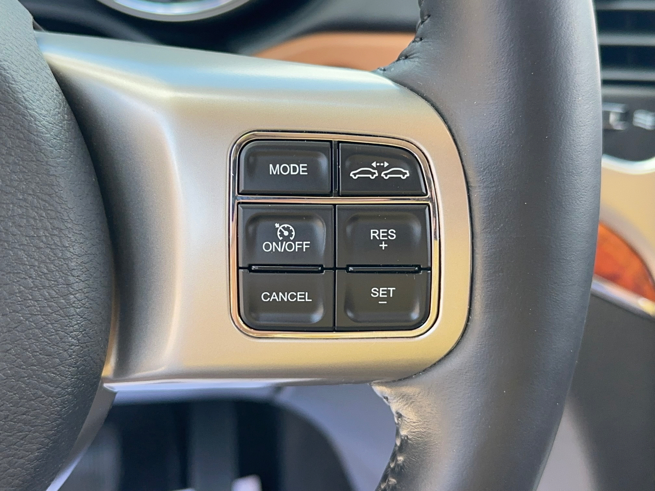 Jeep Grand Cherokee Overland 2WD 2012