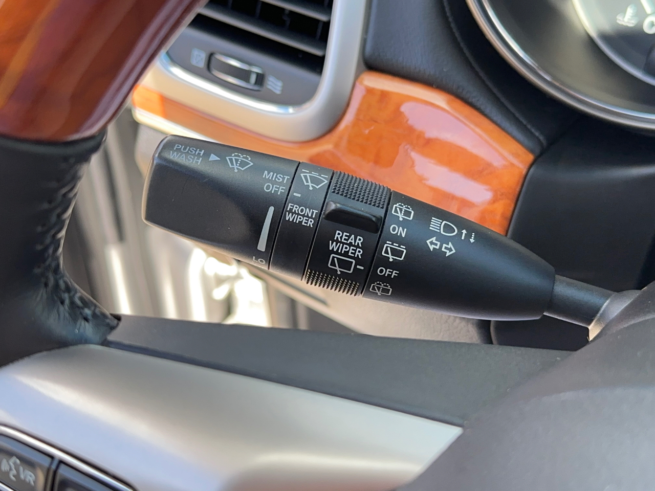 Jeep Grand Cherokee Overland 2WD 2012