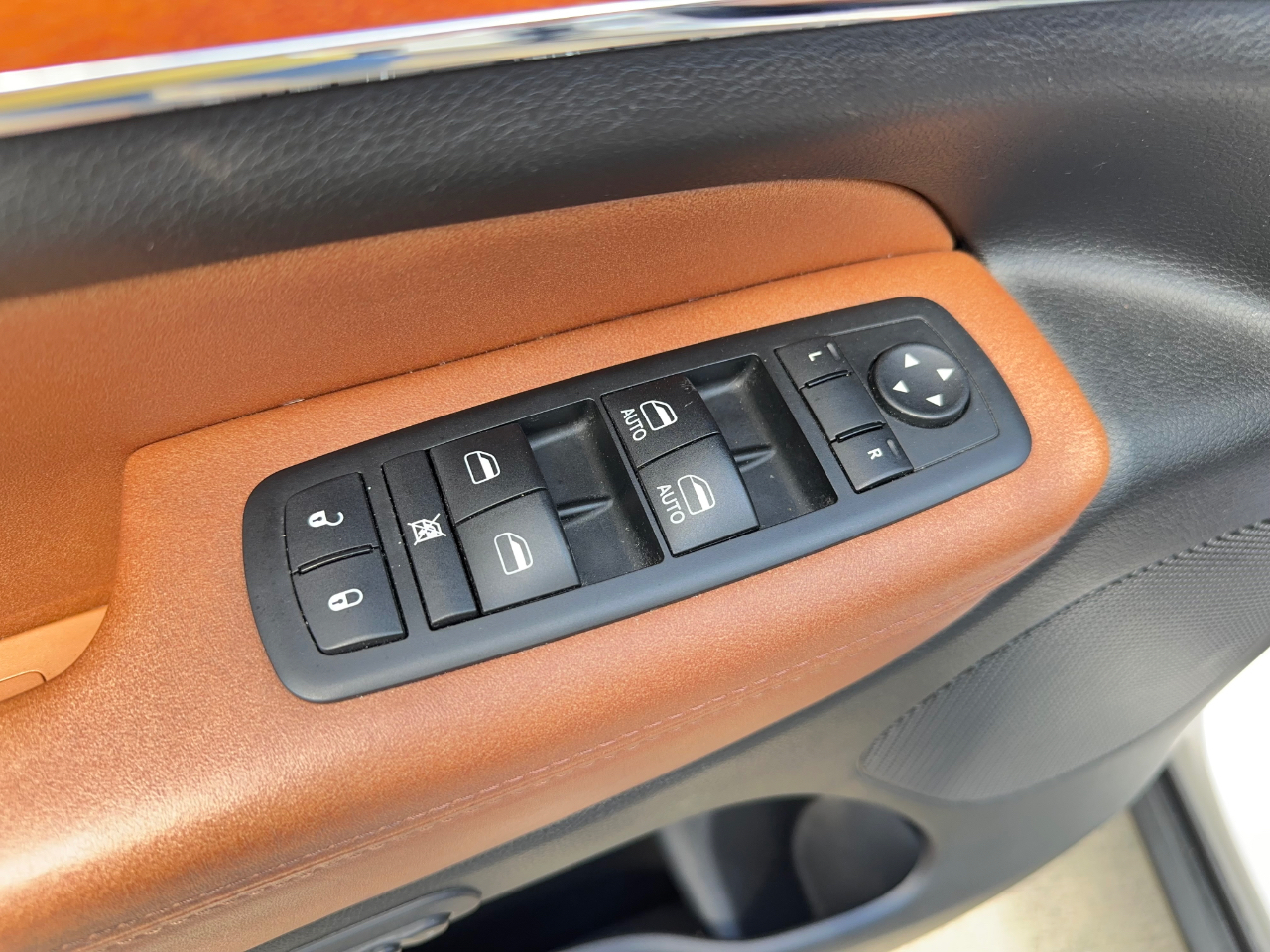 Jeep Grand Cherokee Overland 2WD 2012