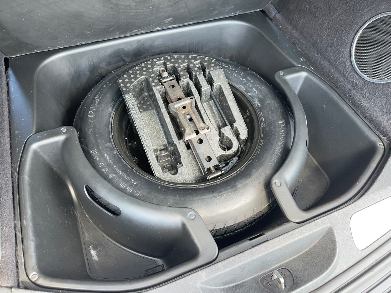 Jeep Grand Cherokee Overland 2WD 2012