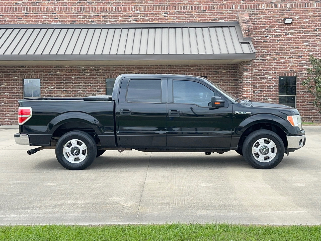 Ford F-150 XLT SuperCrew 5.5-ft. Bed 2WD 2011
