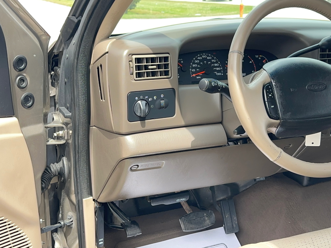 Ford F-250 SD Lariat Crew Cab 2WD 2002