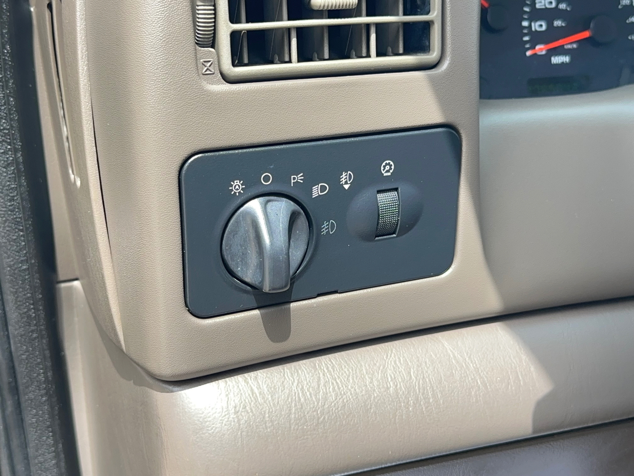 Ford F-250 SD Lariat Crew Cab 2WD 2002