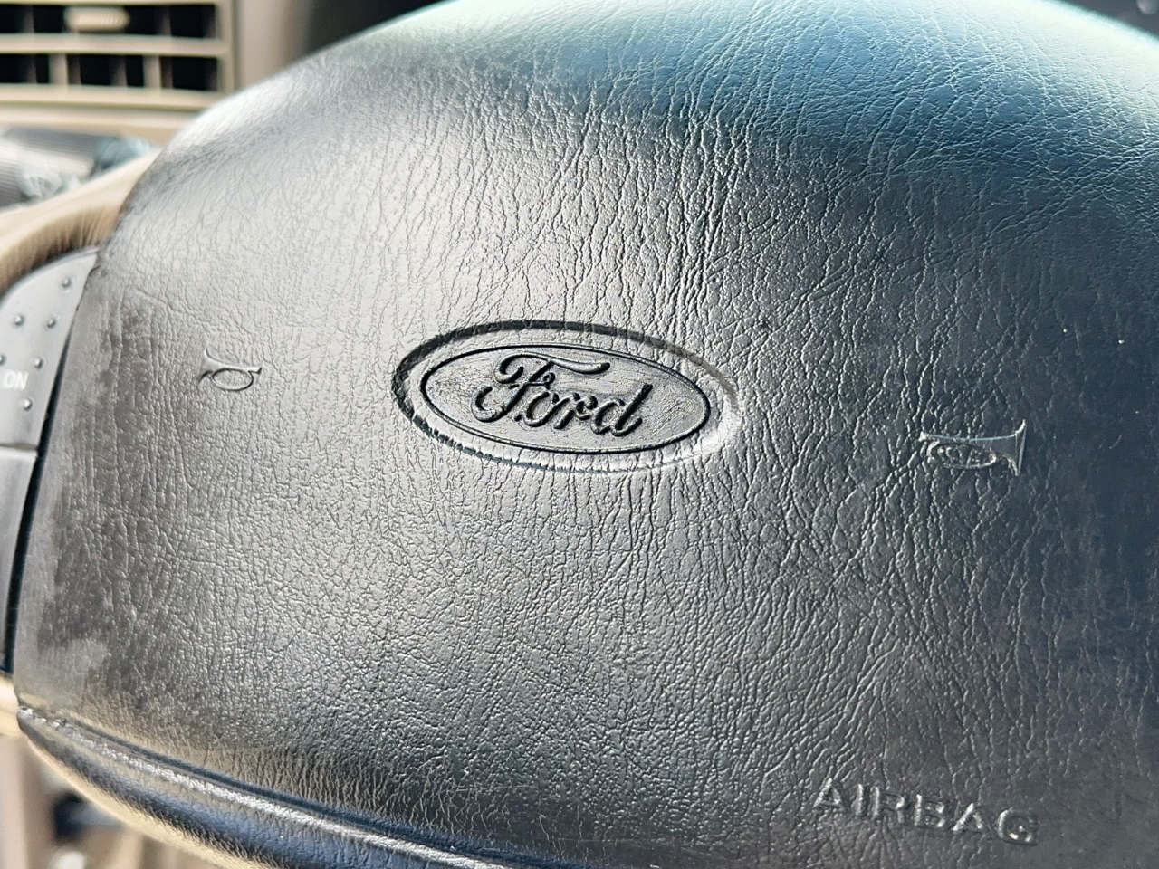 Ford F-250 SD Lariat Crew Cab 2WD 2002