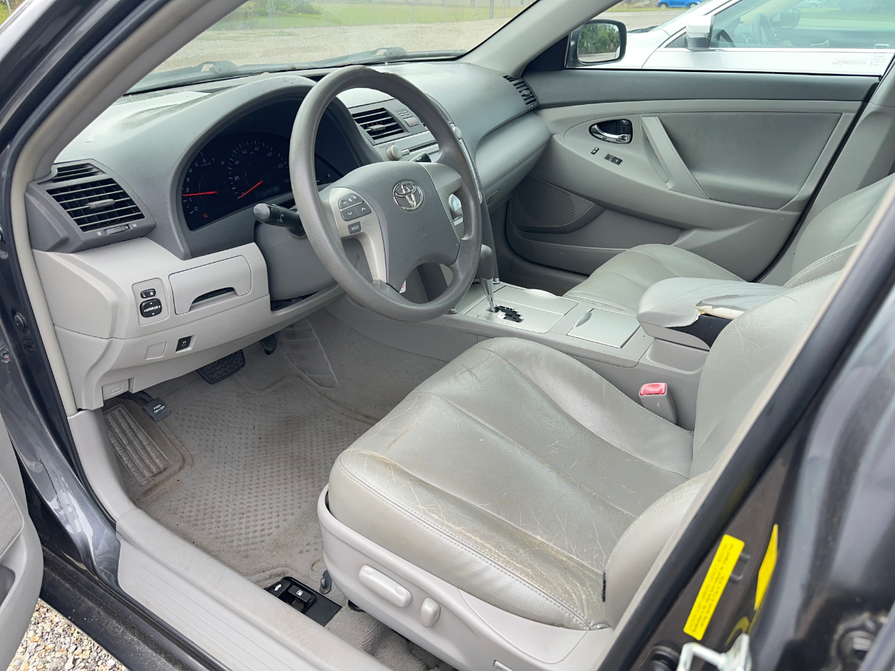 Toyota Camry LE 6-Spd AT 2011