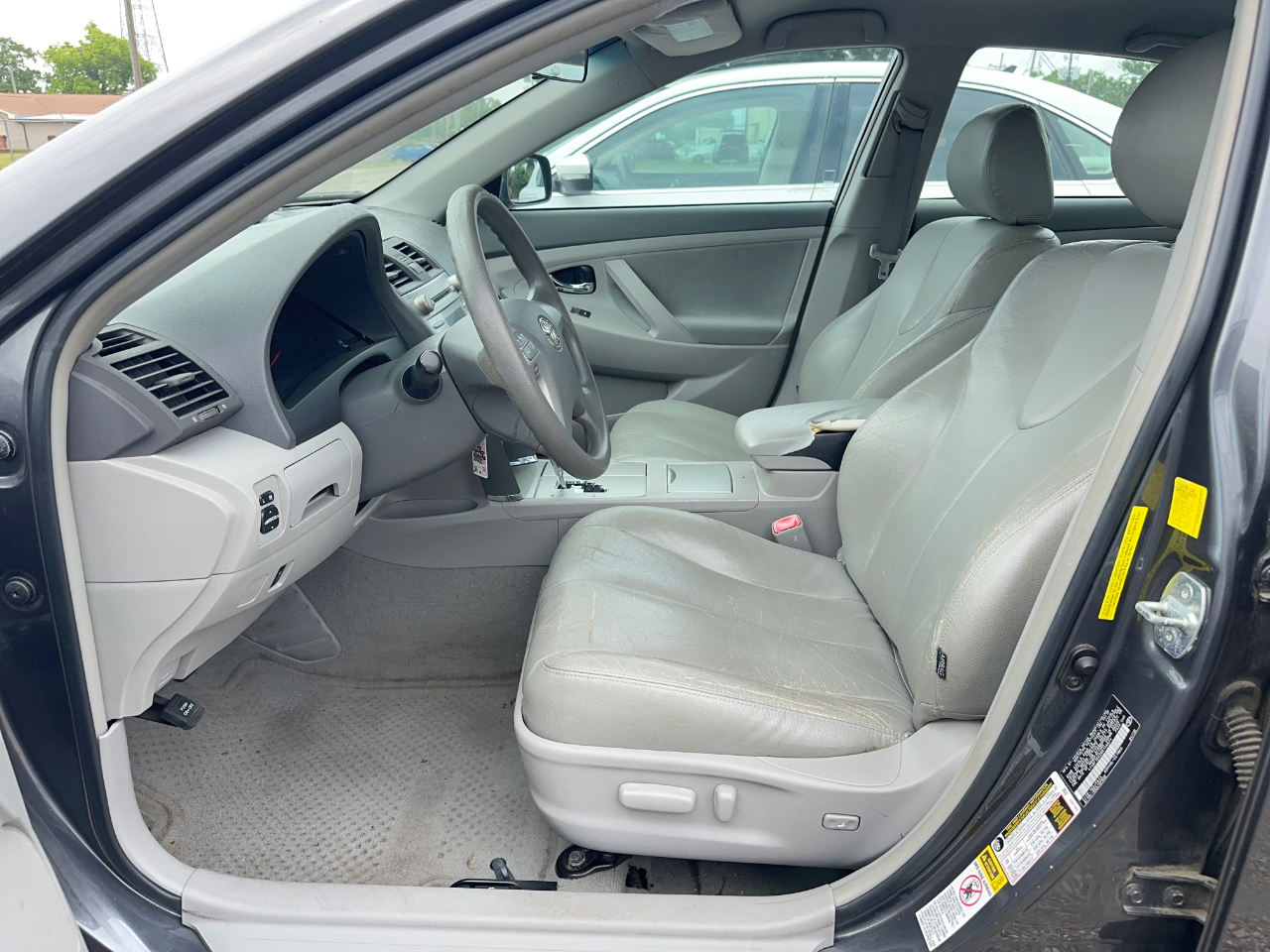 Toyota Camry LE 6-Spd AT 2011