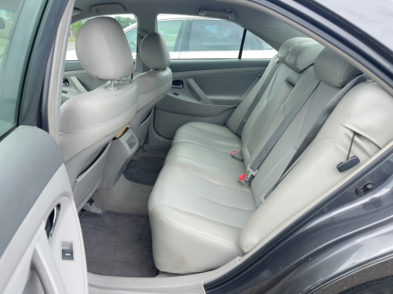 Toyota Camry LE 6-Spd AT 2011