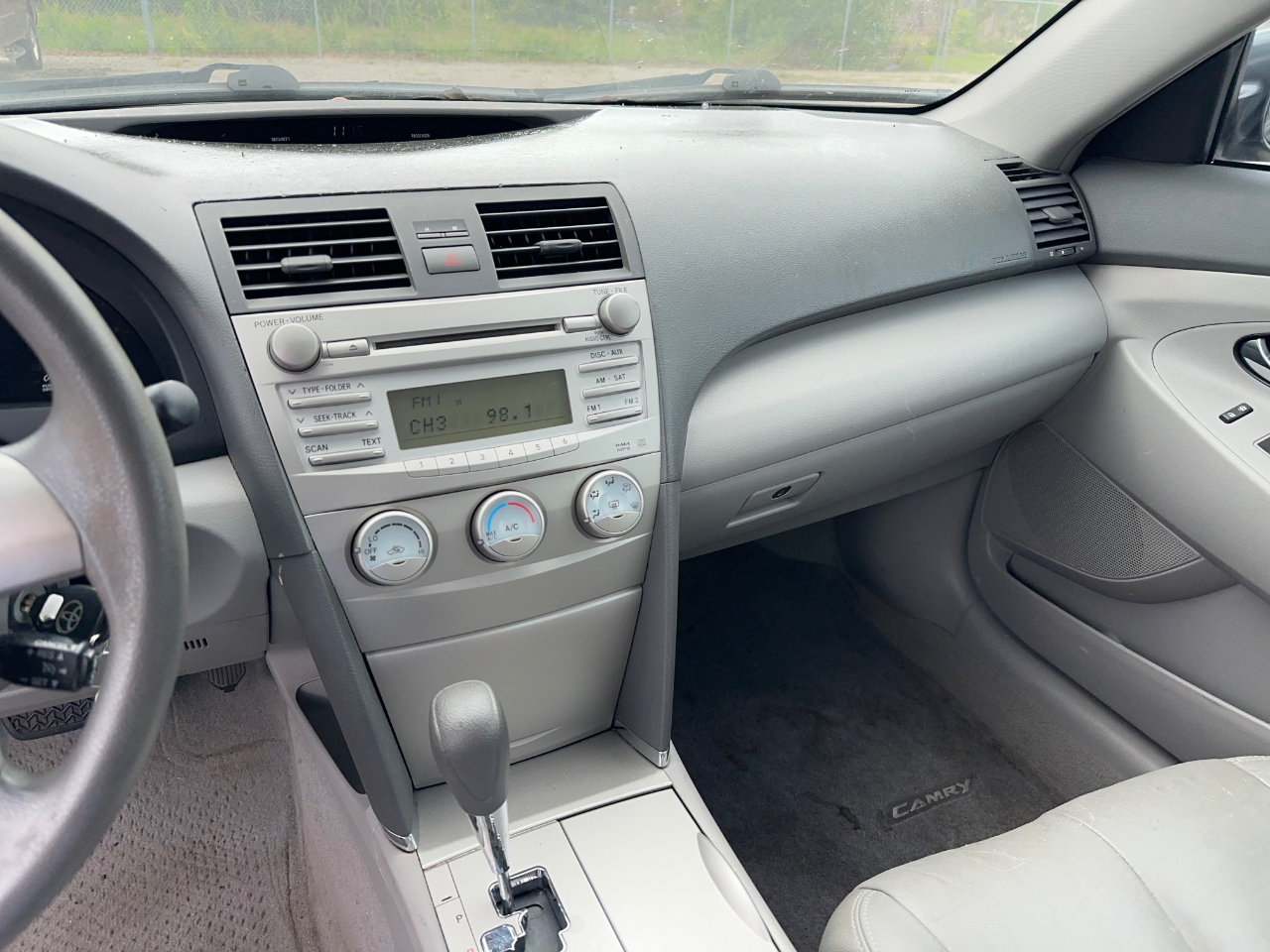 Toyota Camry LE 6-Spd AT 2011