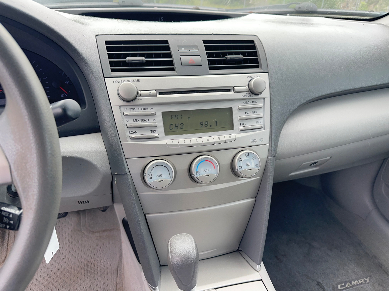 Toyota Camry LE 6-Spd AT 2011