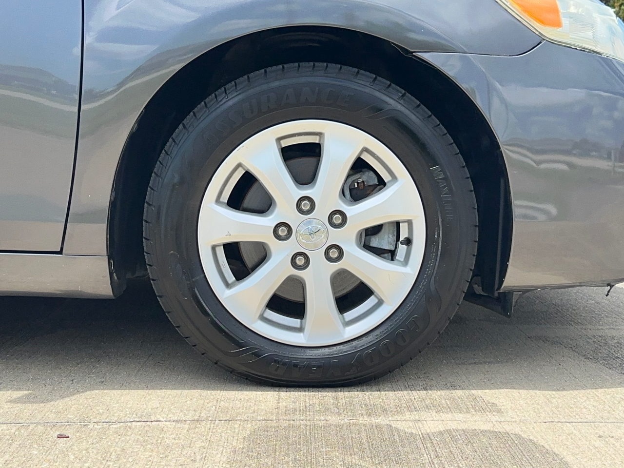 Toyota Camry LE 2011