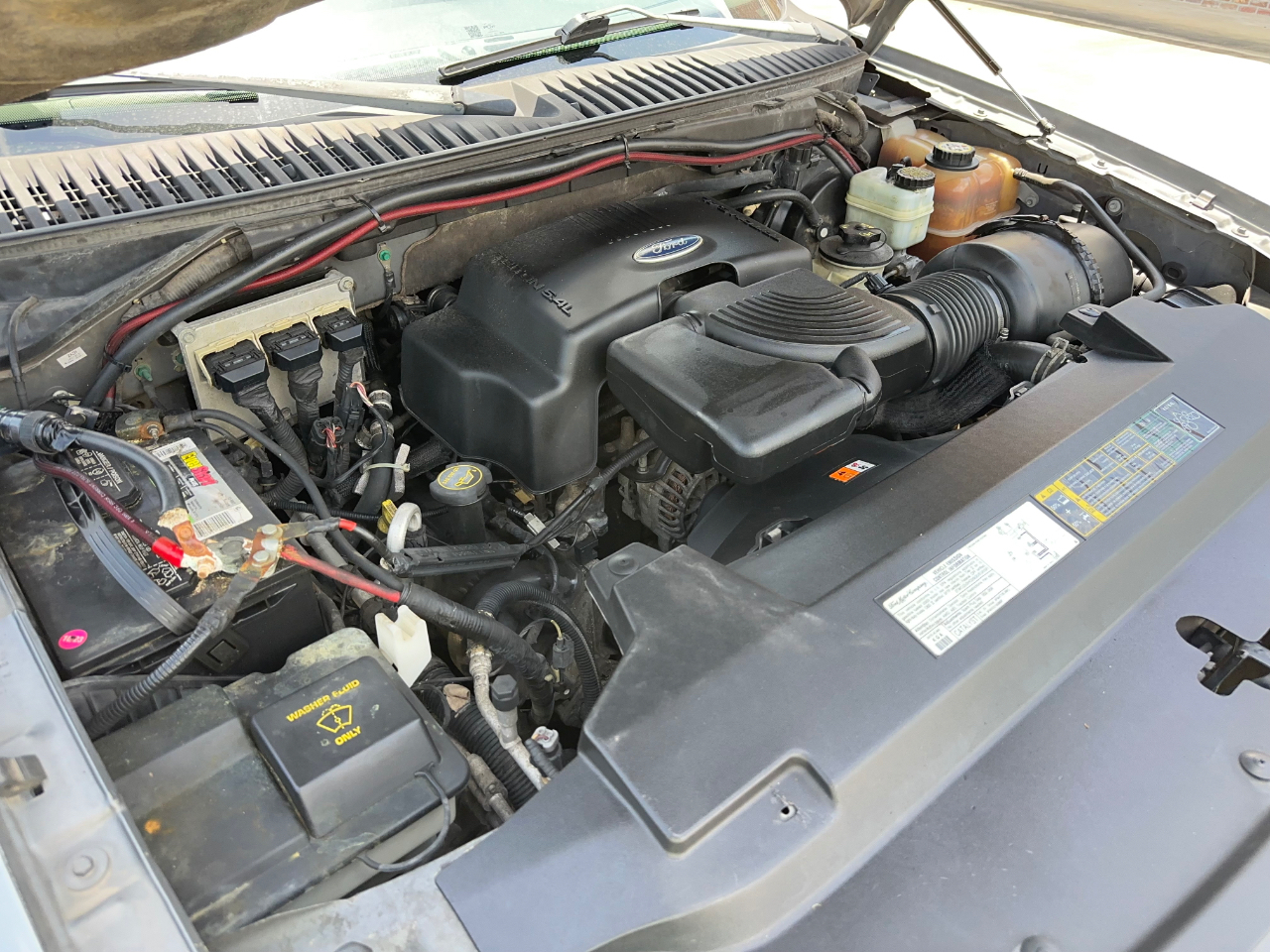 Ford Expedition XLT 5.4L 2WD 2003