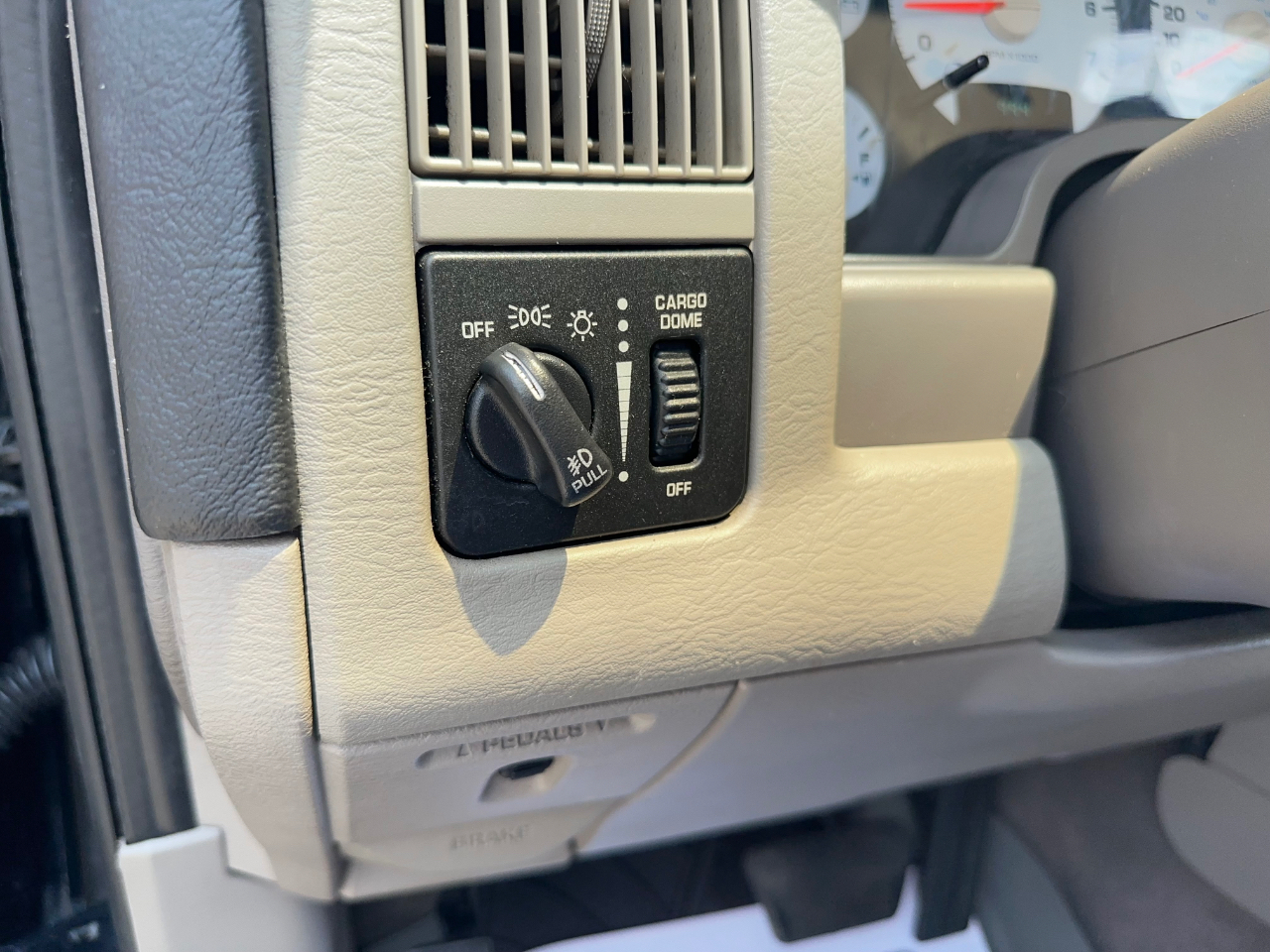 Dodge Ram 1500 Sport Quad Cab 2WD 2002