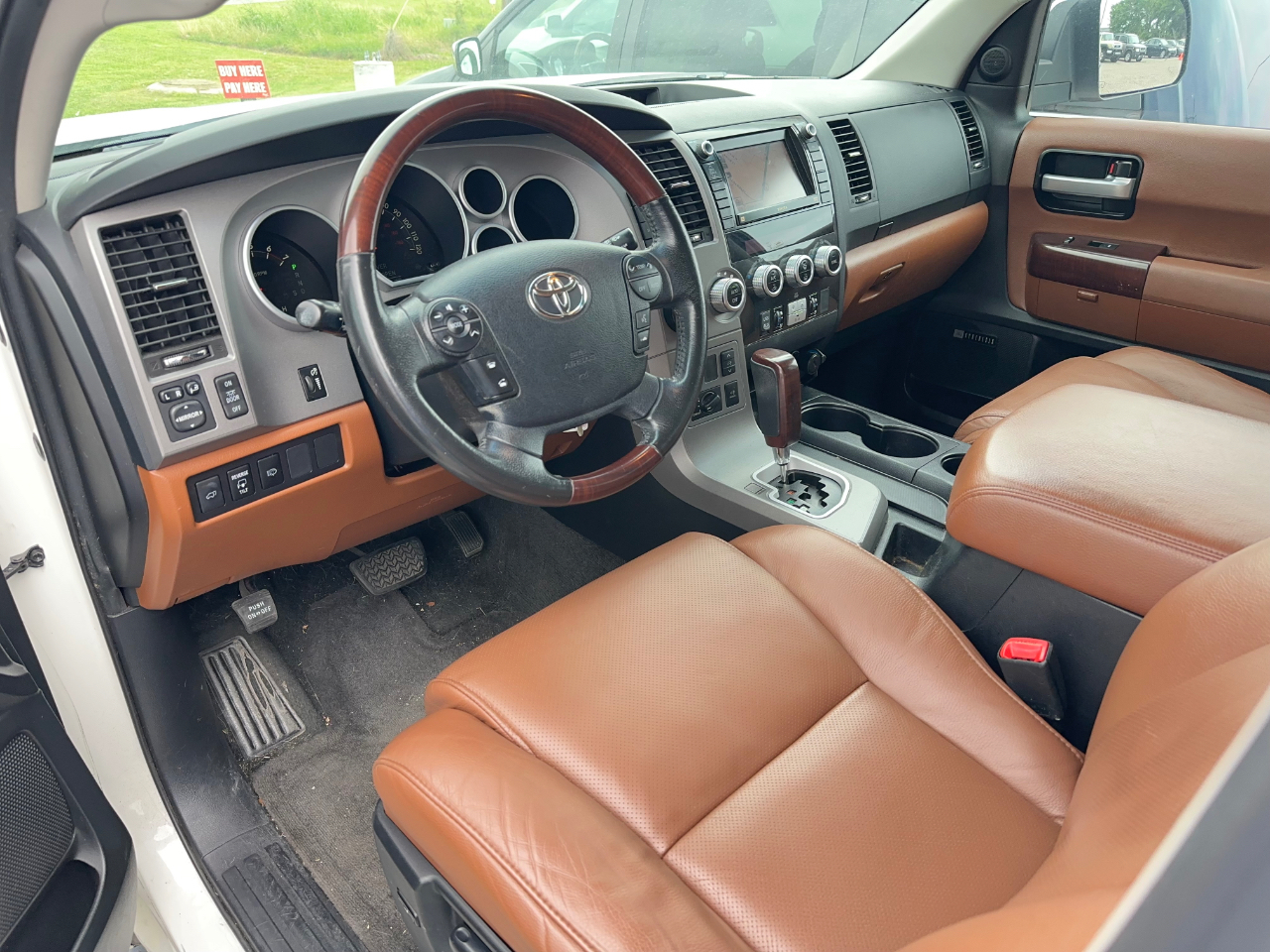 Toyota Sequoia Plantium 2WD 2011