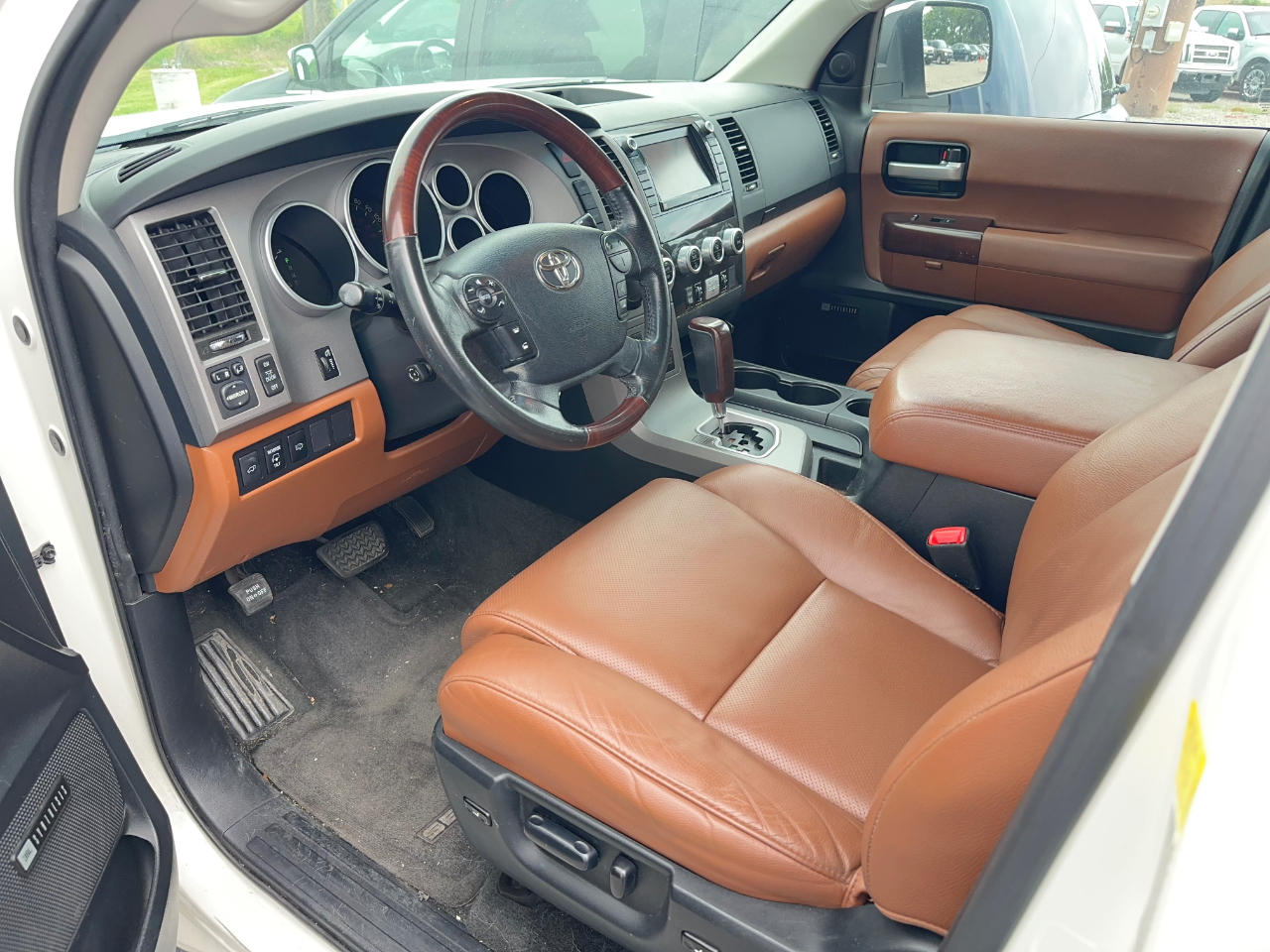 Toyota Sequoia Plantium 2WD 2011