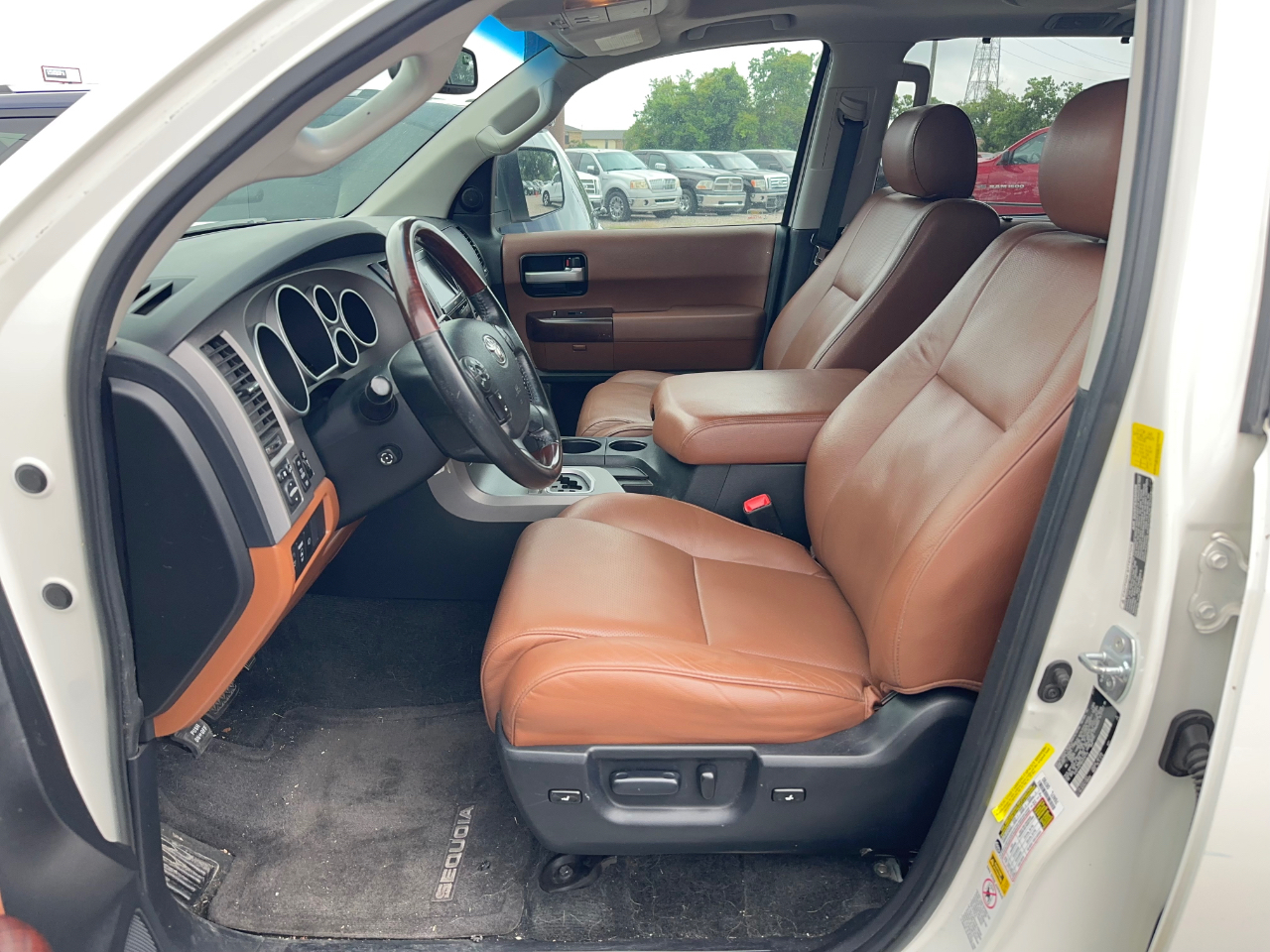 Toyota Sequoia Plantium 2WD 2011