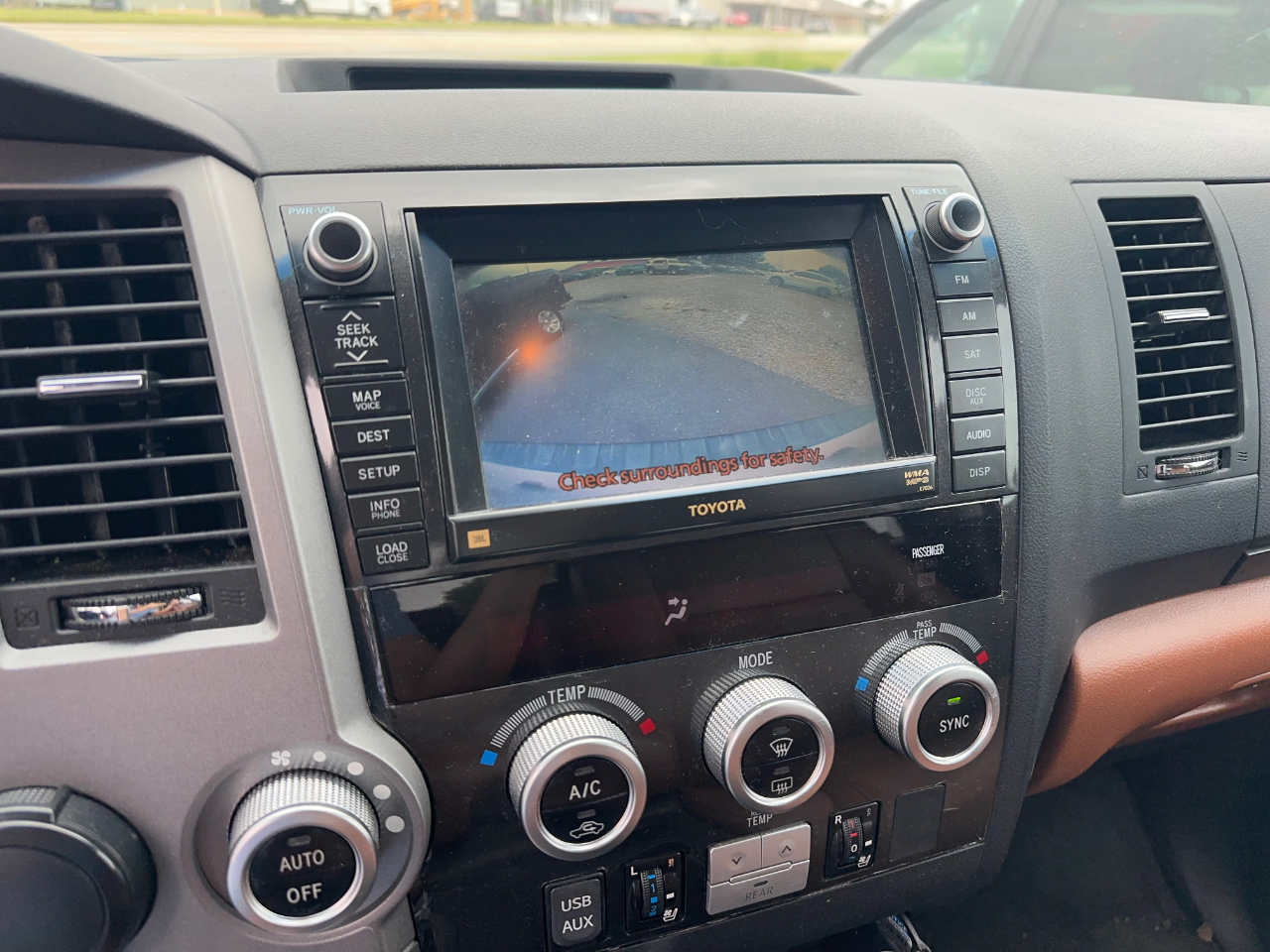 Toyota Sequoia Plantium 2WD 2011