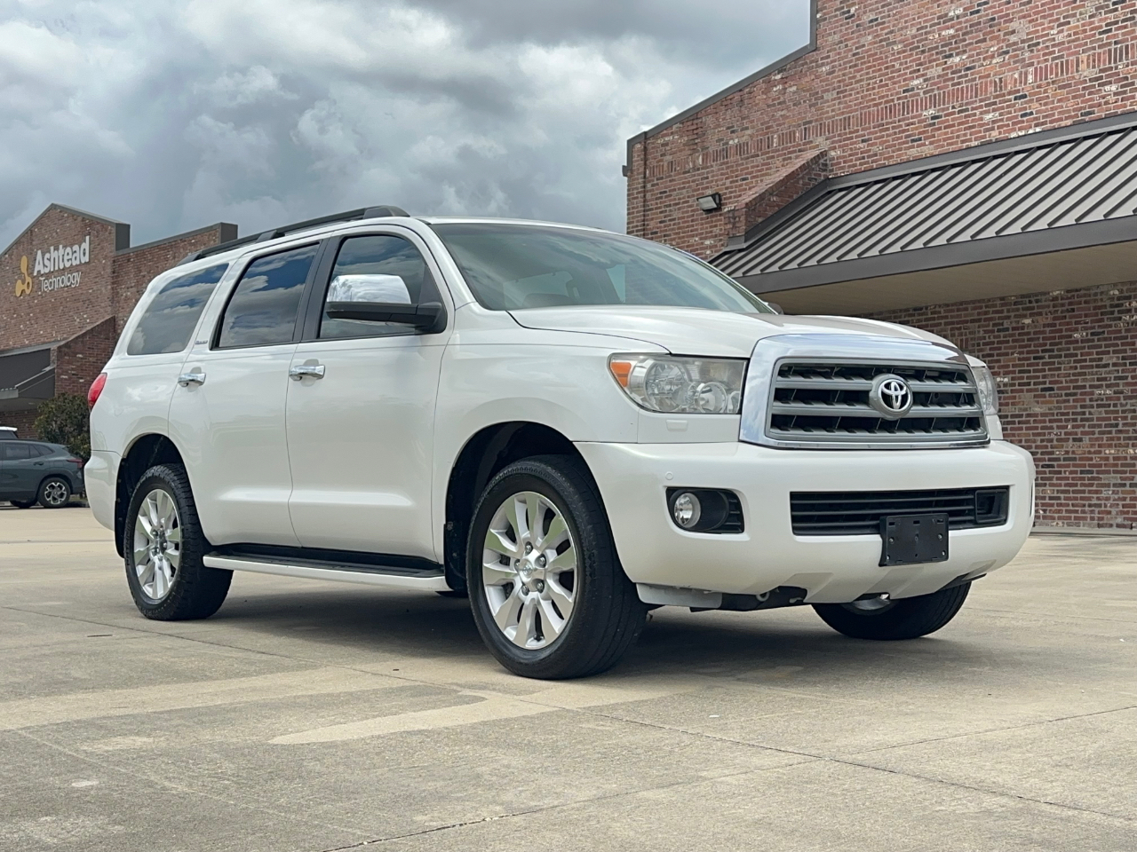 Toyota Sequoia Plantium 2WD 2011