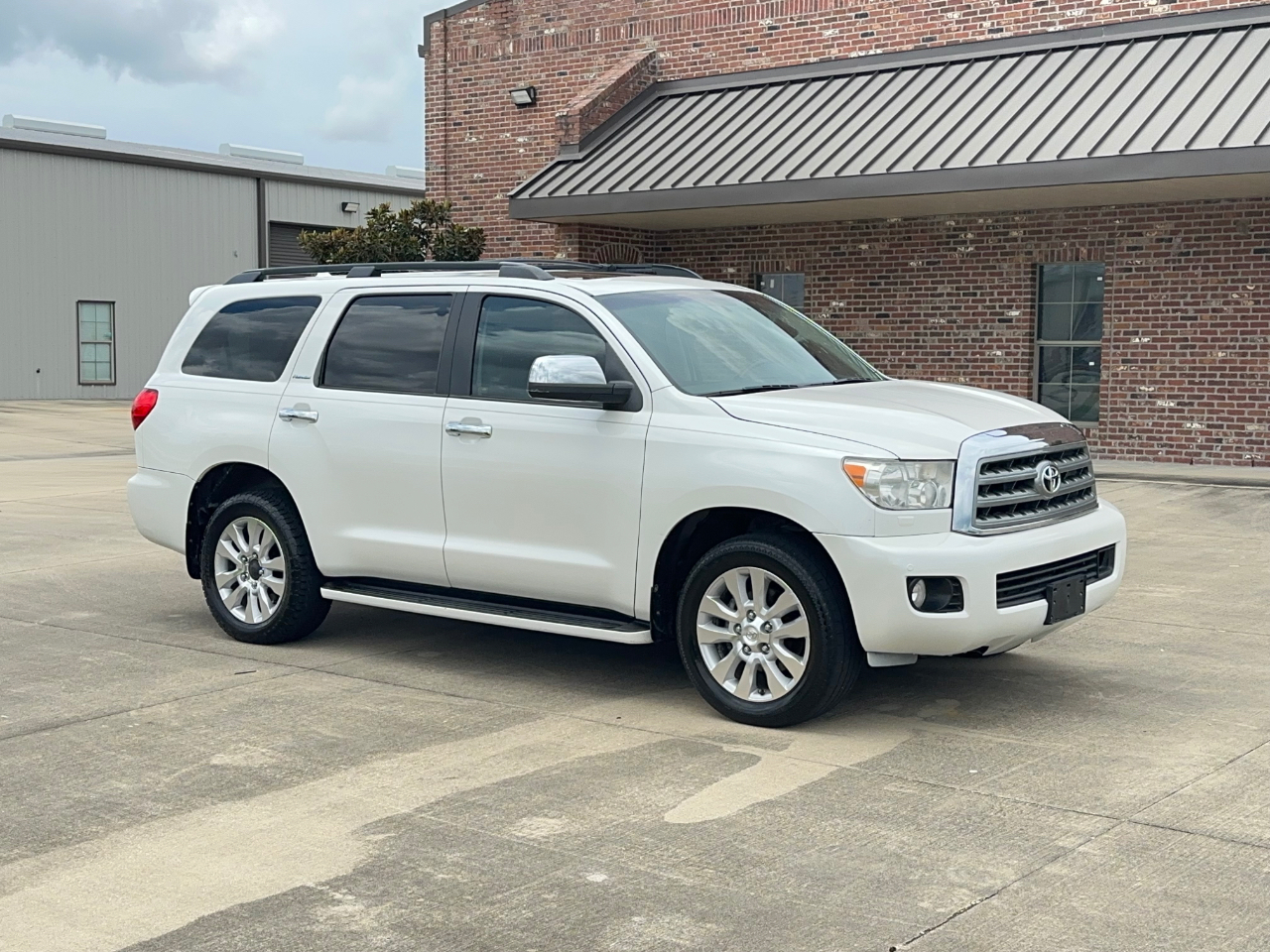 Toyota Sequoia Plantium 2WD 2011