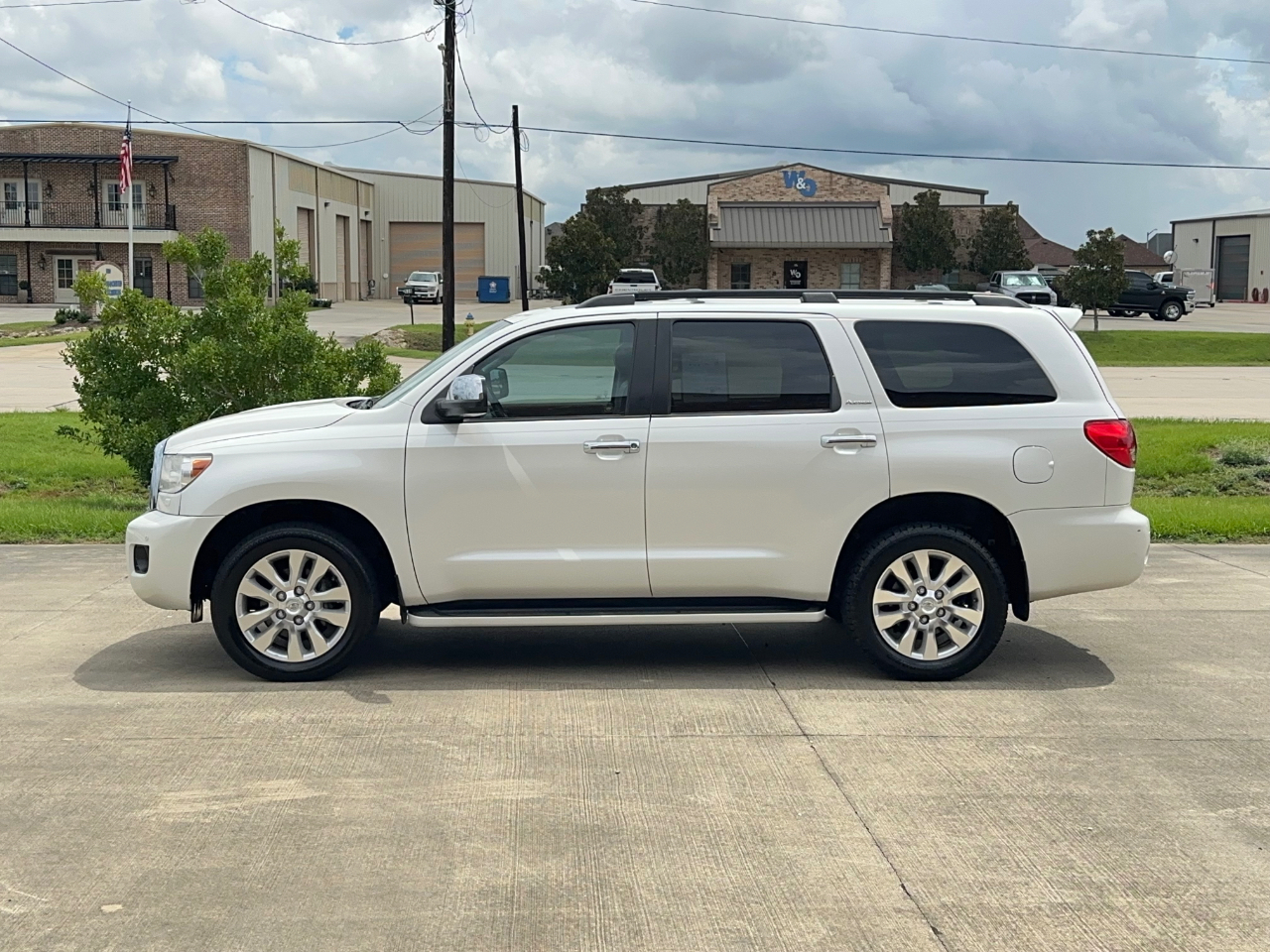 Toyota Sequoia Plantium 2WD 2011