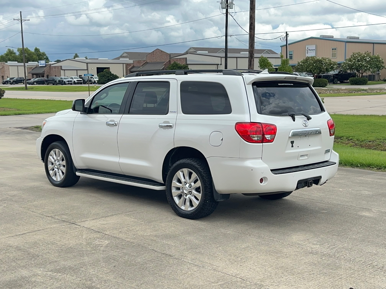 Toyota Sequoia Plantium 2WD 2011