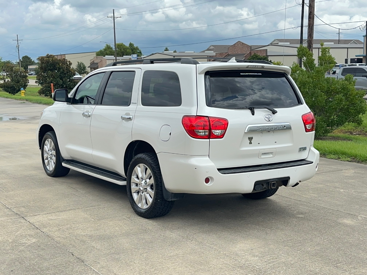 Toyota Sequoia Plantium 2WD 2011