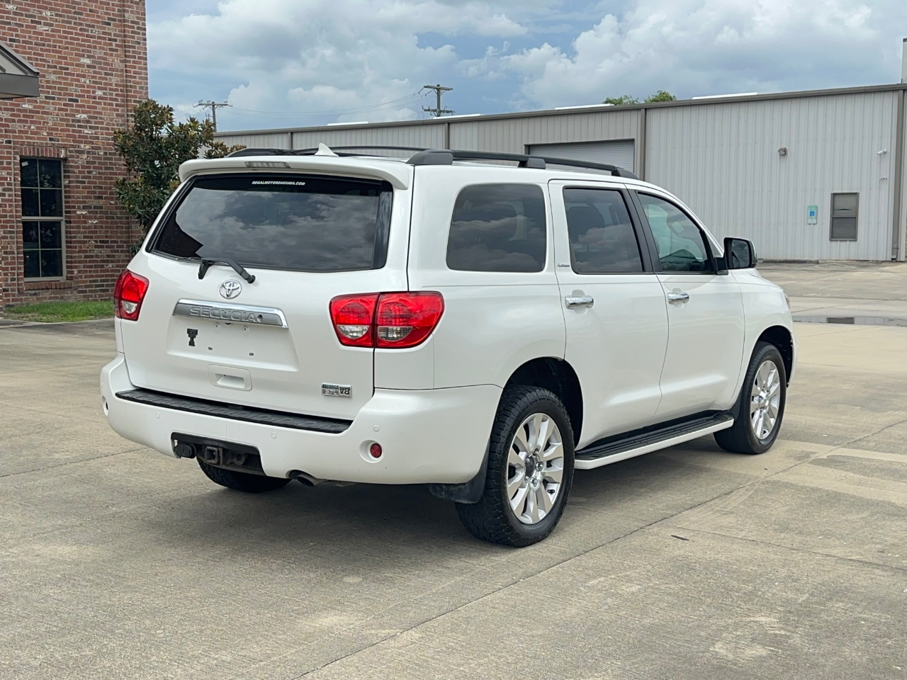 Toyota Sequoia Plantium 2WD 2011