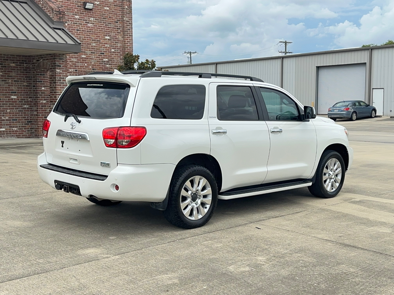 Toyota Sequoia Plantium 2WD 2011