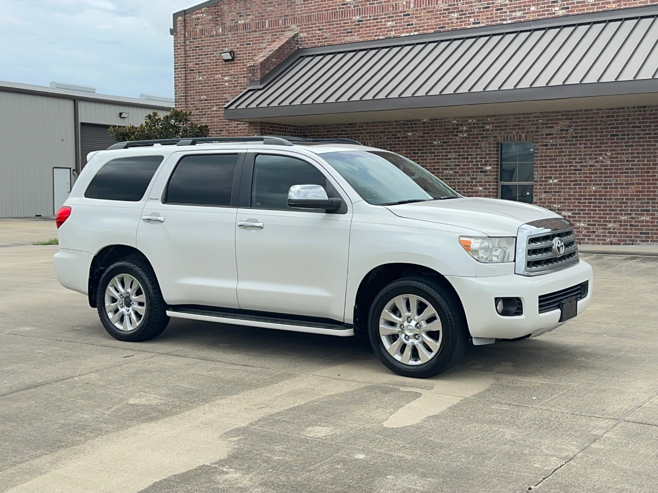 Toyota Sequoia Plantium 2WD 2011