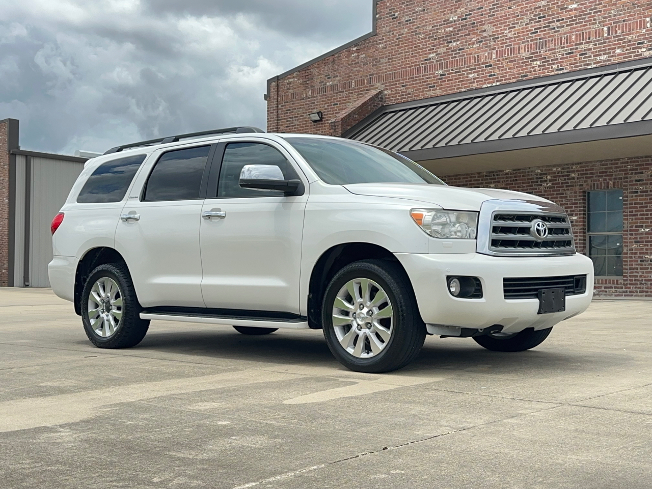 Toyota Sequoia Plantium 2WD 2011