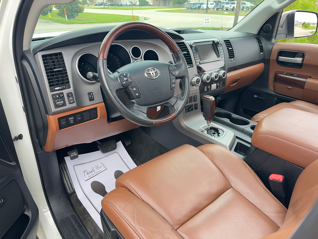 Toyota Sequoia Plantium 2WD 2011