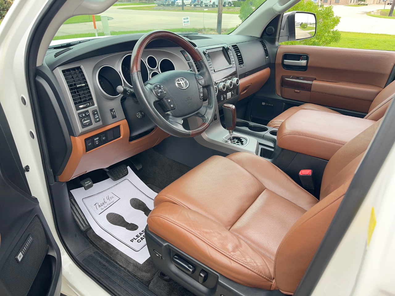 Toyota Sequoia Plantium 2WD 2011